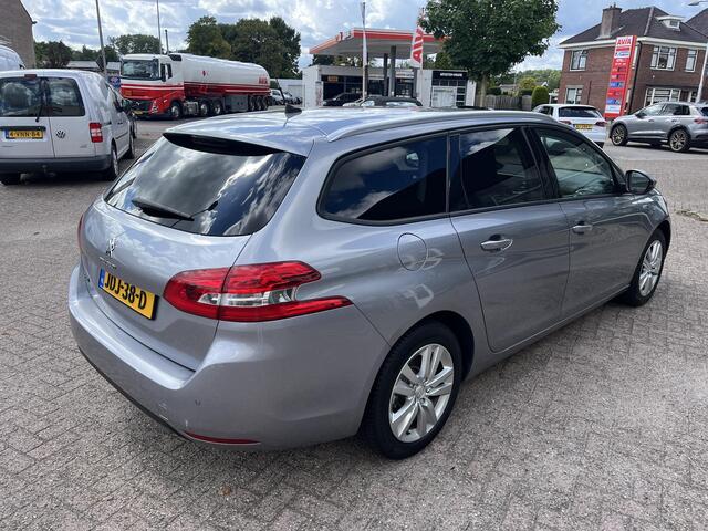 Peugeot 308 1.2 PureTech Style Zeer goed onderhouden van eerste eigenaar, Navi, pdc, donker glas, metallic, sportstoelen etc