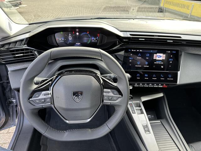 Peugeot 308 SW 1.2 Hybrid 145 PK Automaat Allure hybride Automaat | Navigatie | Climate Control | Adaptieve Cruise Control | Camera | Parkeersensoren | LED Verlichting | 17 Inch Lichtmetalen Velgen | Apple Carplay & Android Auto Draadloos | Zeer Ruime Stationwagen |