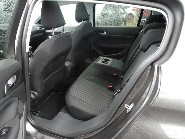 Peugeot 308 1.2 PureTech Executive 5-Drs