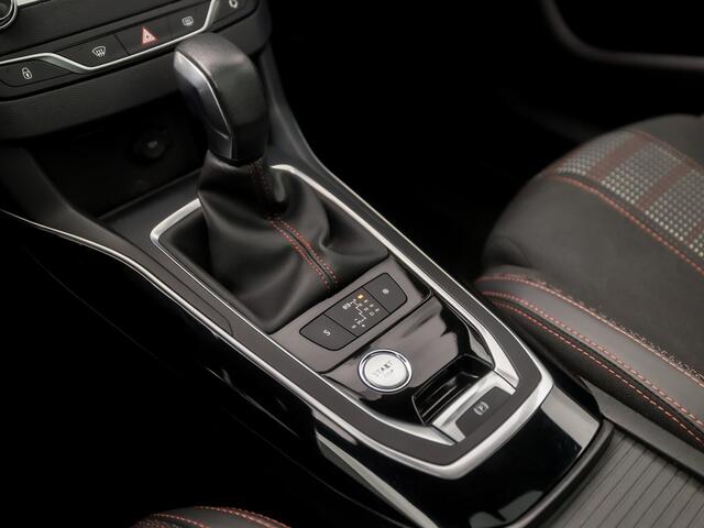 Peugeot 308 SW 1.2 PureTech GT-line Automaat (PANORAMADAK, GROOT NAVI, LEDER/ALCANTARA, DENON AUDIO, SPORTSTOELEN, KEYLESS, CAMERA, GETINT GLAS, LED KOPLAMPEN, NIEUWSTAAT)