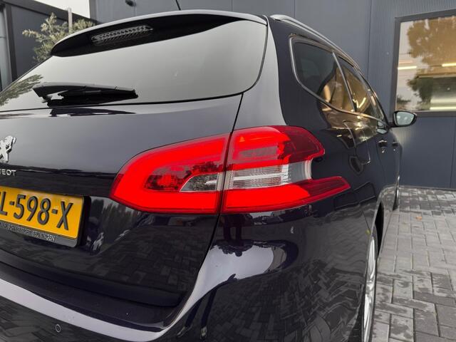 Peugeot 308 1.2 Puretech Blue Lease Executive / Navi/ Pano / PDC