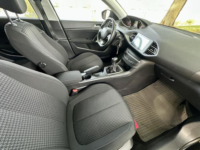 Peugeot 308 SW 1.2 PureTech Blue Lease Allure | 88.000 km | Trekhaak | Apple carplay | GT