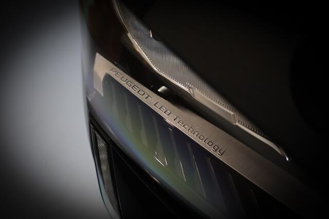 Peugeot 308 1.6 Plug-in Hybrid 180 Allure LED/Virtual Cockpit/360/Keyless/Dodehoek/Acc/Winterpakket/17"