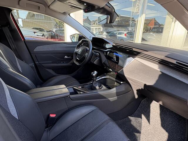Peugeot 308 SW 1.2T 130pk Allure Pack Business | Keyless Entry | Achteruitrijcamera | Navigatie | Adaptieve Cruise Control | Draadloos telefoonlader | Lichtmetalen velgen | Privacy Glass