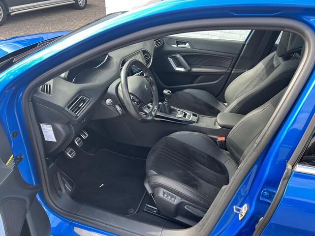 Peugeot 308 1.2 Turbo 130PK GT-line | Panoramadak | Denon HiFi | Trekhaak 1400KG | Alcantara Bekleding + Massage | Stoelverwarming | Navigatie | Keyless Entry | Dode Hoek Bewaking | Climate Control | Cruise Control | 18 Inch Lichtmetalen Velgen |