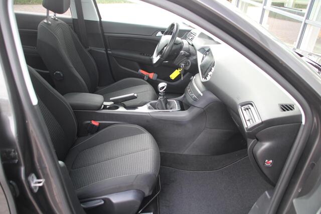 Peugeot 308 SW 1.2 PureTech 110pk Blue Lease Executive Airco Navi Panoramadak Trekhaak