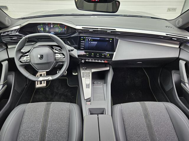 Peugeot 308 GT Hybrid Automaat / Fabrieksgarantie tot 28-3-2027 / 360 Graden Camera / Apple Carplay & Android Auto / Adaptief Cruise Control / Climate Control / Navigatie /