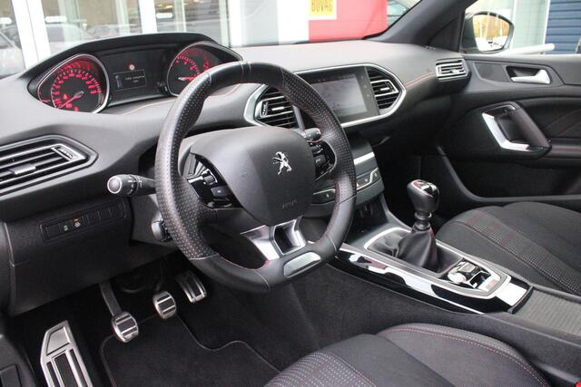 Peugeot 308 1.2 130PK GT-LINE | MASSAGE STOELEN | NAVIGATIE | APPLE CARPLAY/ANDROID AUTO | 17" LICHTMETALEN VELGEN | ALL SEASON BANDEN | FULL LED KOPLAMPEN | DAB+ RADIO | CLIMATE CONTROL | STOEL VERWARMING | CRUISE CONTROL | KEYLESS ENTRY/START | DODEHOEK BEWAKING | 