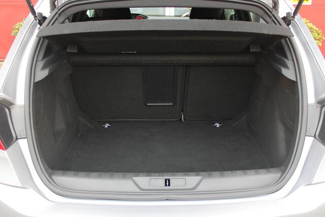 Peugeot 308 1.2 130PK GT-LINE | MASSAGE STOELEN | NAVIGATIE | APPLE CARPLAY/ANDROID AUTO | 17" LICHTMETALEN VELGEN | ALL SEASON BANDEN | FULL LED KOPLAMPEN | DAB+ RADIO | CLIMATE CONTROL | STOEL VERWARMING | CRUISE CONTROL | KEYLESS ENTRY/START | DODEHOEK BEWAKING | 