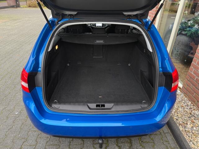 Peugeot 308 1.2 PureT.Blue L. Allure TREKHAAK / DIGI DASH / CAMERA / PDC / L