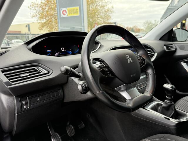 Peugeot 308 BWJ 2021 / 1.2 PT 111 PK Active Pack | TREKHAAK | VIRT COCKPIT | CLIMA | CARPLAY | NAVI | CRISE | DAB | LICHTMETAAL |
