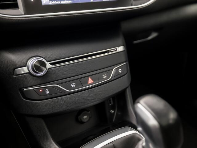 Peugeot 308 1.2 PureTech Sport (PANORAMADAK, NAVIGATIE, PARKEERSENSOREN, GETINT GLAS, SPORTSTOELEN, CRUISE, DAB+, NIEUWE APK, NIEUWSTAAT)