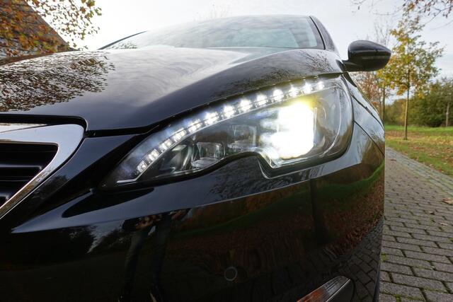 Peugeot 308 1.2 PureTech Blue Lease Premium | Pano | LED | PDC | ISOFIX |