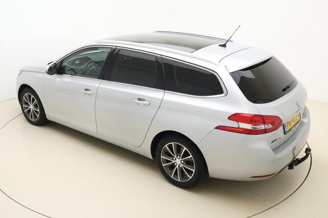 Peugeot 308 SW 1.2 PureTech Blue Lease Premium 130pk | Automaat | Climate Control | Panoramadak | Trekhaak | Parkeersensoren | Cruise Control | Lichtmetalen Velgen