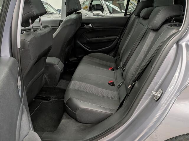 Peugeot 308 1.2 PureTech Allure Airco, Cruise Control, Trekhaak, Stuurbekrachtiging