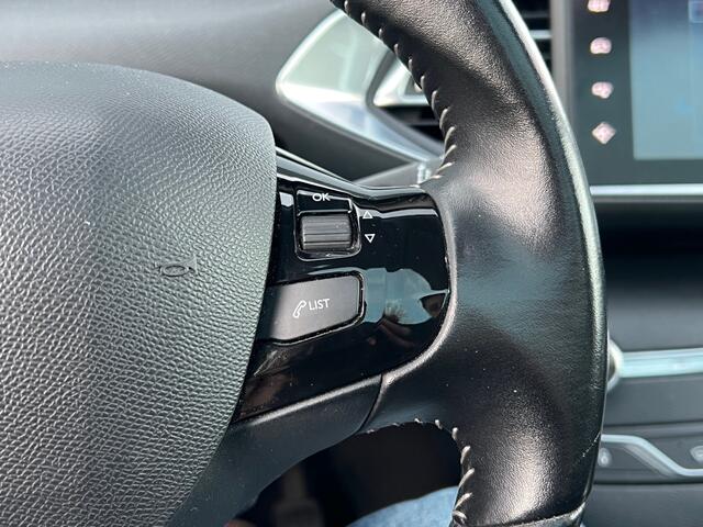 Peugeot 308 BWJ 2016 | 1.2T 110PK Executive | PANO | CLIMA | NAVI | CAMERA A | PRIVACY GLASS | PDC | CRUISE |