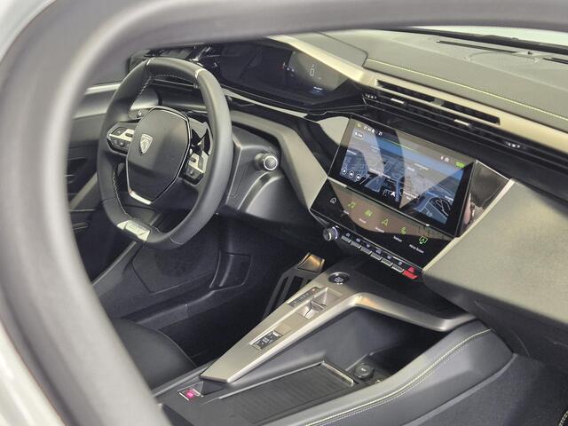 Peugeot 408 1.2 Hybrid 136 e-DCS6 GT | Automaat | Panoramisch Schuifdak | Navigatie | 360° Camera | Stoel/Stuurverwaming | AGR Comfortstoel | Apple Carplay/Android Auto |