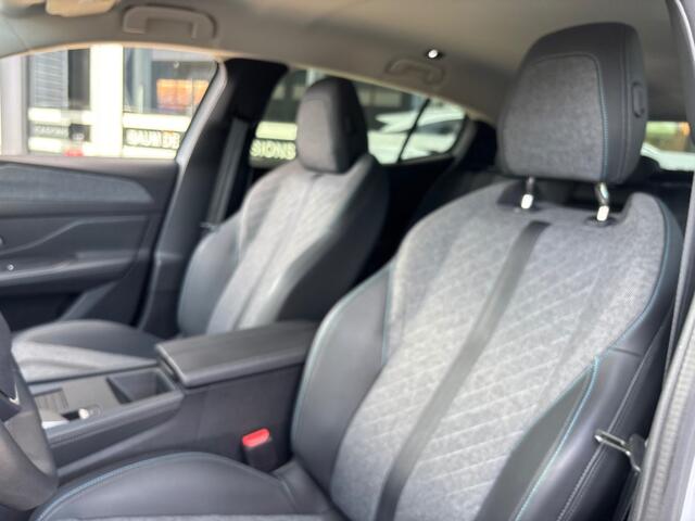 Peugeot 408 1.2 PURETECH ALLUREPACK AUTOMAAT 130PK NAVI CLIMA PDC-CAMERA