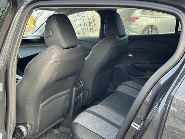 Peugeot 408 1.2 PureTech Allure Pack 130 EAT8 Adaptive cruisecontrol | Stoel + Stuurverwarming | digitaal cockpit | Rijklaar met 12 mnd BOVAG garantie |