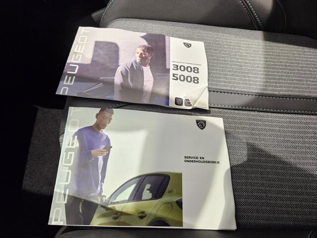 Peugeot 5008 1.2 Hybrid 136pk Allure Pack Business | Automaat | Trekhaak | Navigatie | Camera | 7-Zits |