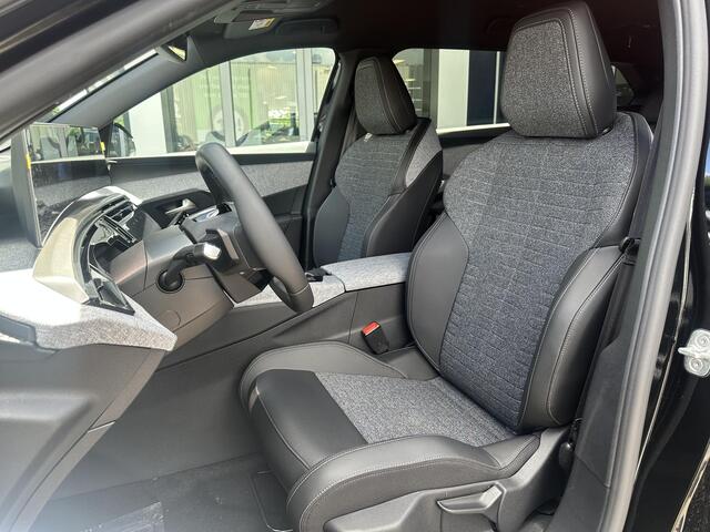 Peugeot 5008 1.2 Hybrid 145 Allure | 360 Parkeercamera/-sensoren | Adaptieve Cruise Control | Navigatie | Draadloze telefoonlader | Climate Control | Stuurverwarming | Draadloze Apple Carplay/Android Auto | Full LED | LM velgen |