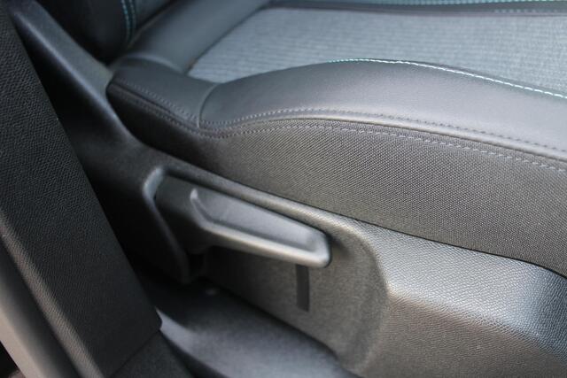 Peugeot 5008 1.2 PureTech 130pk Allure Pack Business 7-zits Airco Navi Camera Carplay