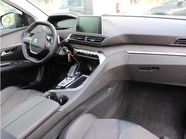 Peugeot 5008 1.2 PureTech Allure Automaat | Navi / Panoramadak / Camera