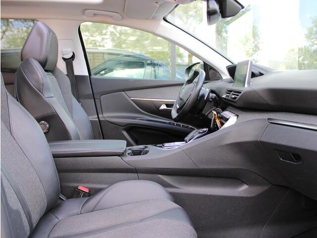 Peugeot 5008 1.2 PureTech Allure Automaat | Navi / Panoramadak / Camera