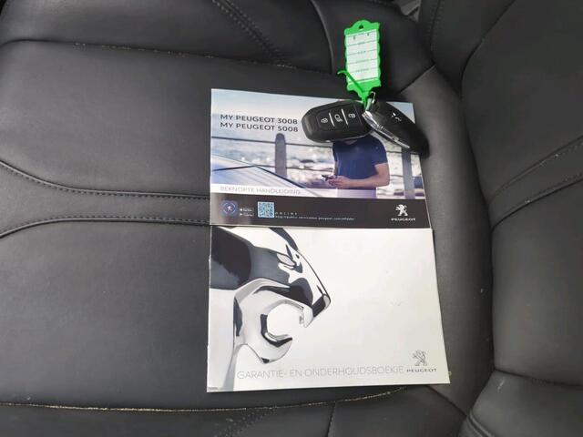 Peugeot 5008 1.2 Active NL-Auto |1e Eigenaar| NAP| 7-Persoons| Trekhaak| Leder| Camera| PDC| Dakdrager-set| Navi| Stoelverwarming|