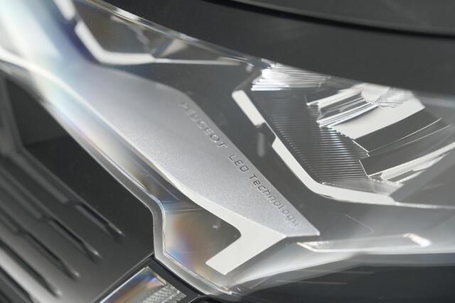 Peugeot 5008 PureTech 130 EAT8 Active | 7 Zitplaatsen | Camera | Navigatie | Apple Carplay | Parkeersensoren