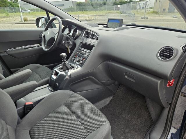 Peugeot 5008 1.2 PureT. Style 5p.
