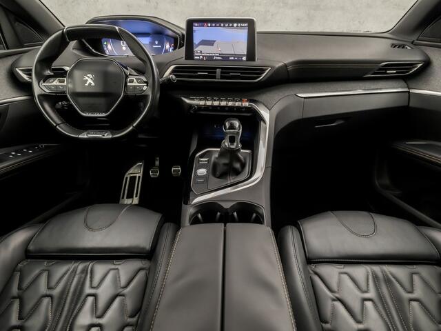 Peugeot 5008 1.2 PureTech GT-Line Luxe 7 Persoons (PANORAMADAK, APPLE CARPLAY, NAPPA LEDER, MEMORY SEATS, STOELVERWARMING, SPORTSTOELEN, 360 CAMERA, KEYLESS, LED KOPLAMPEN, MASSAGE, NIEUWSTAAT)