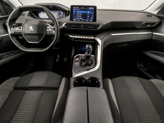 Peugeot 5008 1.2 PureTech Sport 7 Persoons (FACELIFT, APPLE CARPLAY, GROOT NAVI, 360 CAMERA, GETINT GLAS, SPORTSTOELEN, PARELMOER, TREKHAAK, KEYLESS, NIEUWE APK, NIEUWSTAAT)