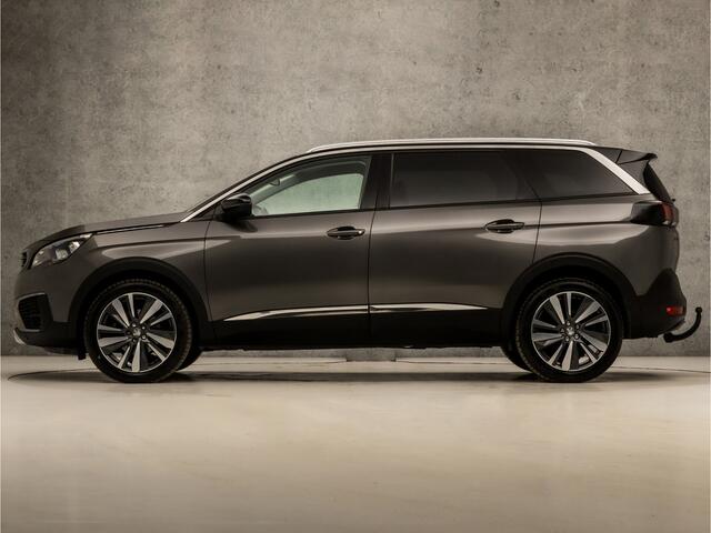 Peugeot 5008 1.2 PureTech Premium Sport 7 Persoons (APPLE CARPLAY, GROOT NAVI, CLIMATE, LEDER, SFEERVERLICHTING, SPORTSTOELEN, GETINT GLAS, TREKHAAK, PARKEERSENSOREN, NIEUWE APK, NIEUWSTAAT)