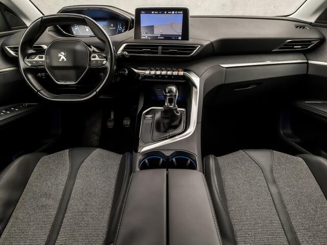 Peugeot 5008 1.2 PureTech Premium Sport 7 Persoons (APPLE CARPLAY, GROOT NAVI, CLIMATE, LEDER, SFEERVERLICHTING, SPORTSTOELEN, GETINT GLAS, TREKHAAK, PARKEERSENSOREN, NIEUWE APK, NIEUWSTAAT)