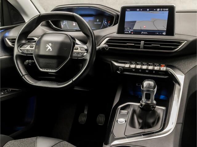 Peugeot 5008 1.2 PureTech Allure Sport 7 Persoons (APPLE CARPLAY, GROOT NAVI, 360 CAMERA, LEDER, SPORTSTOELEN, TREKHAAK, KEYLESS, CRUISE, DAB+, NIEUWSTAAT)