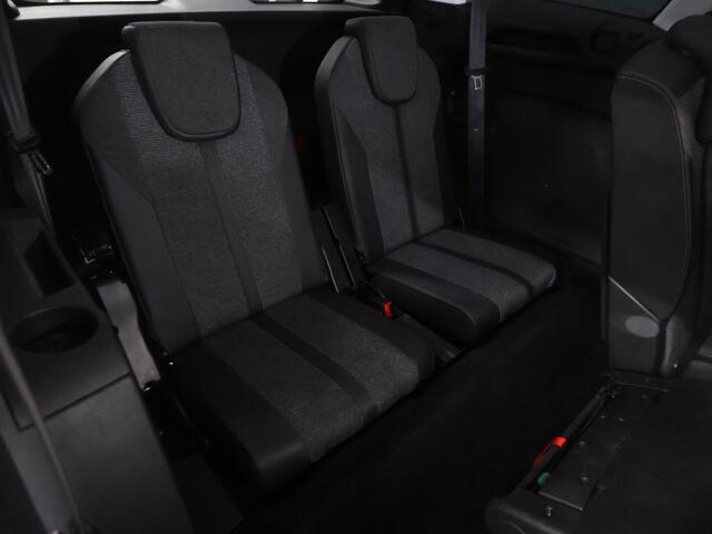 Peugeot 5008 1.2 PureTech Allure [APPLE CARPLAY, PARKEERSENSOREN, SPORTSTOELEN, WIRELESS CHARGING, 19 INCH VELGEN, GETINTE ACHTERRUITEN, NIEUWSTAAT]