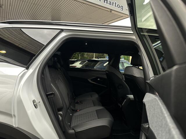 Peugeot 5008 1.2 Hybrid 145 GT Automaat/7 Persoons/Stoel+stuur verwarming.