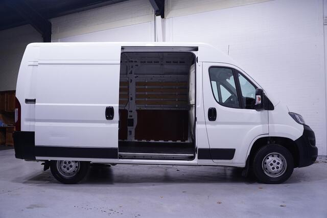 Peugeot BOXER 2.2 BlueHDi 140 pk L2H2 Premium Navi, Camera Laadruimte Pakket, Trekhaak 2.500 kg, 3-Zits
