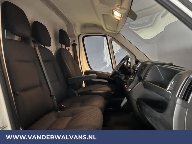 Peugeot BOXER 2.2 BlueHDi 120pk **BPM VRIJ voor de Ondernemer** L1H1 Euro6 Airco | Camera | Navigatie Trekhaak, Cruisecontrol, Parkeersensoren, Bijrijdersbank