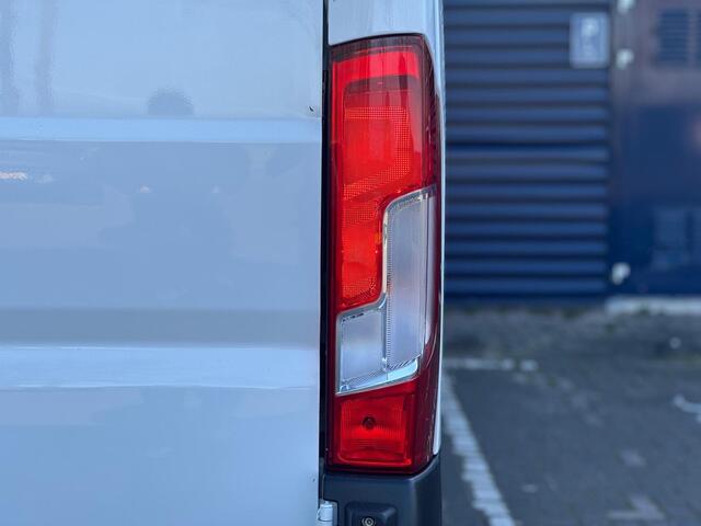 Peugeot BOXER 333 2.0 BlueHDI 130pk L3H2 Premium Pack | Erg Netjes! | Navigatie | Cruise Control | Climate Control | Parkeercamera/-sensoren | Trekhaak |
