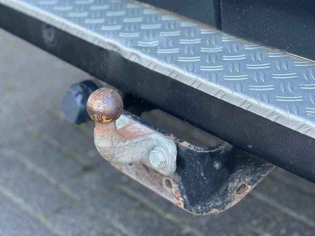 Peugeot BOXER 333 2.0 BlueHDI 130pk L3H2 Premium Pack | Erg Netjes! | Navigatie | Cruise Control | Climate Control | Parkeercamera/-sensoren | Trekhaak |