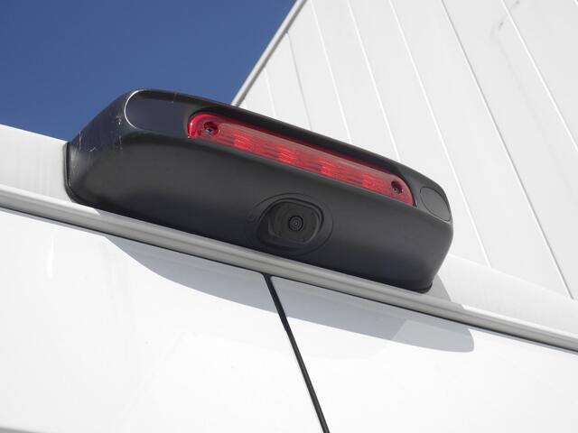 Peugeot BOXER 2.2 BlueHDi L2H2 3.0t 120 Pk | VOORRAAD AUTO | 2-Zits | Cruise Control | Airco | Camera Achter | USB aansluiting