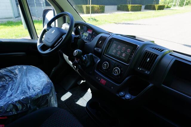 Peugeot BOXER 2.2 BlueHDi 140 L3H2 3.5t BPM voordeel |Nieuw |Airco |Carplay |Cruise |Camera |Parkeersensoren |3500 KG |140 pk |Metallic |Android auto |Bluetooth |Elektrisch verstelbare ramen en spiegels