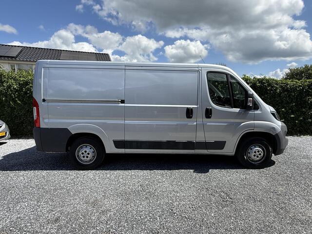 Peugeot BOXER 330 2.2 HDI L2H1 XT | Airco | Cruise Control | Trekhaak | Camera | 3 Zits | Nieuwe APK