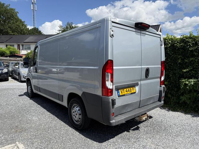 Peugeot BOXER 330 2.2 HDI L2H1 XT | Airco | Cruise Control | Trekhaak | Camera | 3 Zits | Nieuwe APK