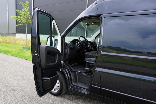 Peugeot BOXER 2.2 BlueHDi 165 L3H2 3.5t In Topstaat |165 pk |Metallic |1e eigenaar |3500 KG |EURO6D |Camera |Cruise |Navi |Clima |Trekhaak |Geveerde stoel |Betimmering |Carplay