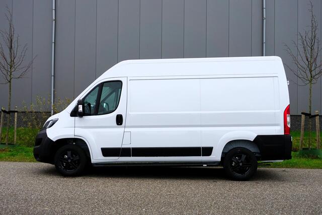 Peugeot BOXER 2.2 BlueHDi 140 L2H2 Nieuw |15 km |BPM vrij |Carplay |Achteruitrijcamera |Parkeersensoren |Bluetooth |Cruise control |EURO6D |Spiegels elektrisch inklap- en verstelbaar
