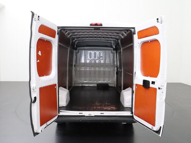 Peugeot BOXER 2.2BlueHDi 120PK L3H2 Premium | Navigatie | Airco | Camera | 3-Persoons | Betimmering