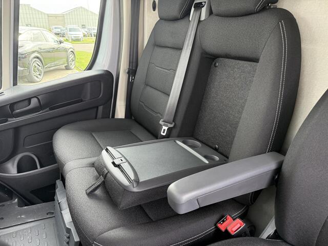 Peugeot BOXER e-Boxer 3.5t L3H2 Zwaar 110 kWh 100% Elektrisch | Pakket Visibility LED | Pakket City Plus | 3-Zits | Mirror Screen | Parkeersensor | Camera | Licht Metalen Velgen | uit voorraad leverbaar